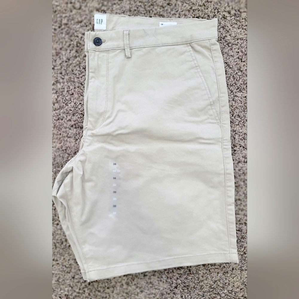 GAP KHAKI SHORTS